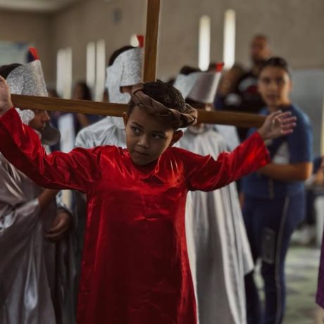 Hoje, vivenciamos a abertura da nossa Semana Santa de uma forma profunda e inesquecível. 
